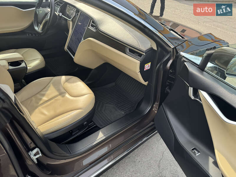 Лифтбек Tesla Model S 2014 в Херсоне