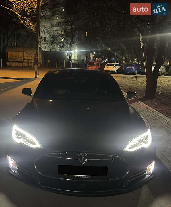 Tesla Model S 2016