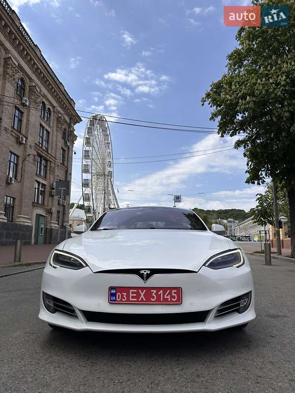 Лифтбек Tesla Model S 2018 в Киеве
