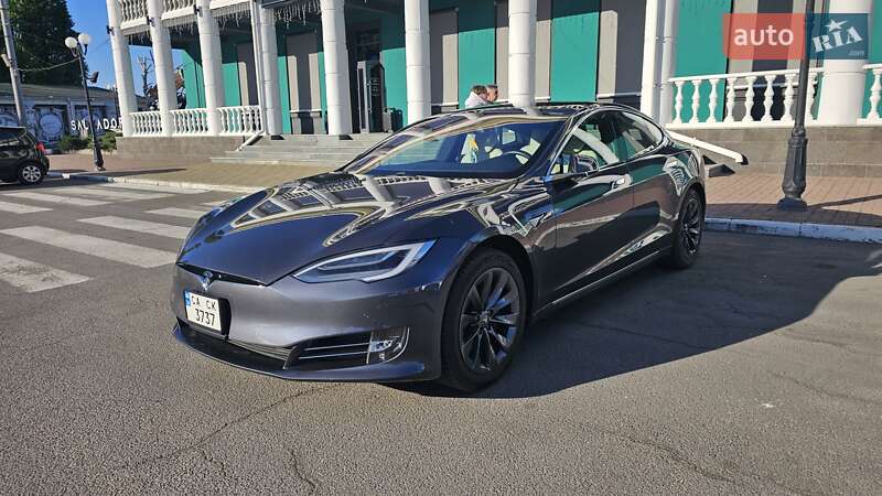 Tesla Model S 2019
