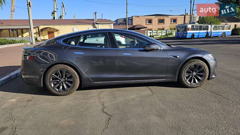 Лифтбек Tesla Model S 2019 в Черкассах