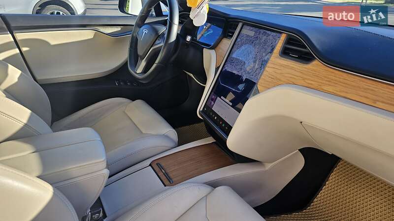 Лифтбек Tesla Model S 2019 в Черкассах
