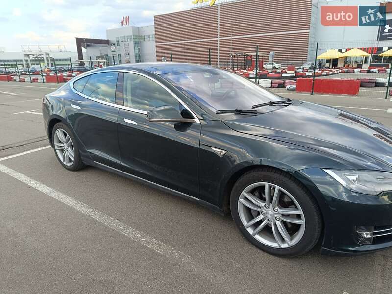 Лифтбек Tesla Model S 2014 в Киеве