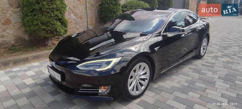 Ліфтбек Tesla Model S 2017 в Львові фото 7 Ліфтбек Tesla Model S 2017 в Львові