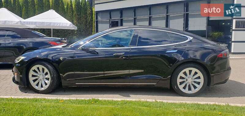 Ліфтбек Tesla Model S 2017 в Львові фото 14 Ліфтбек Tesla Model S 2017 в Львові