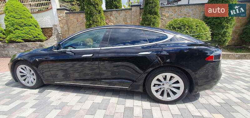 Ліфтбек Tesla Model S 2017 в Львові фото 16 Ліфтбек Tesla Model S 2017 в Львові