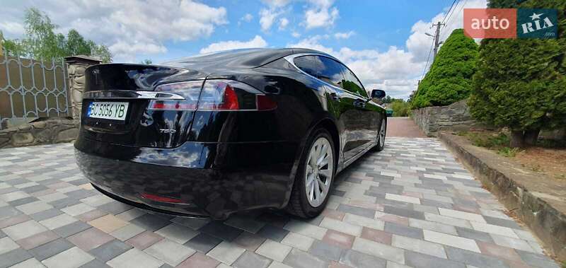 Ліфтбек Tesla Model S 2017 в Львові фото 17 Ліфтбек Tesla Model S 2017 в Львові