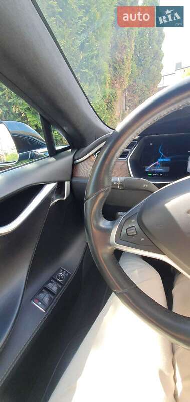 Ліфтбек Tesla Model S 2017 в Львові фото 22 Ліфтбек Tesla Model S 2017 в Львові