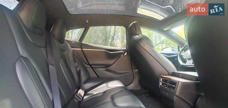 Ліфтбек Tesla Model S 2017 в Львові фото 27 Ліфтбек Tesla Model S 2017 в Львові