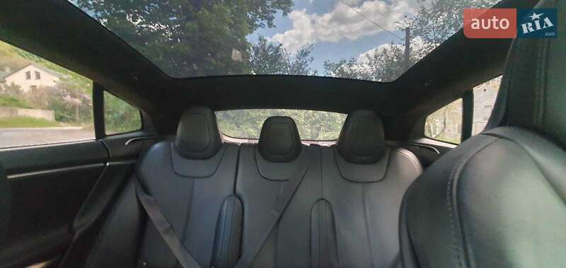 Ліфтбек Tesla Model S 2017 в Львові фото 34 Ліфтбек Tesla Model S 2017 в Львові