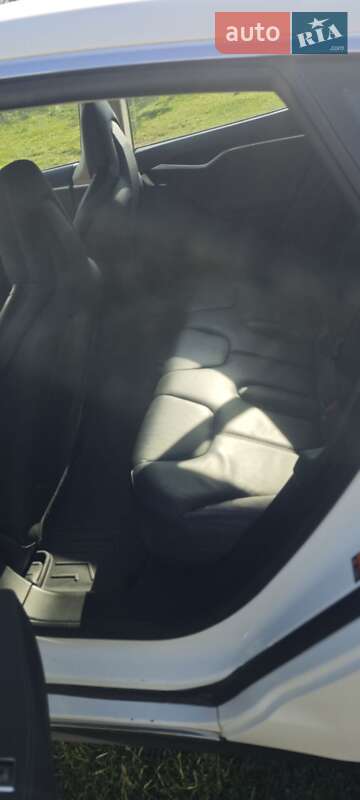 Лифтбек Tesla Model S 2014 в Новояворовске