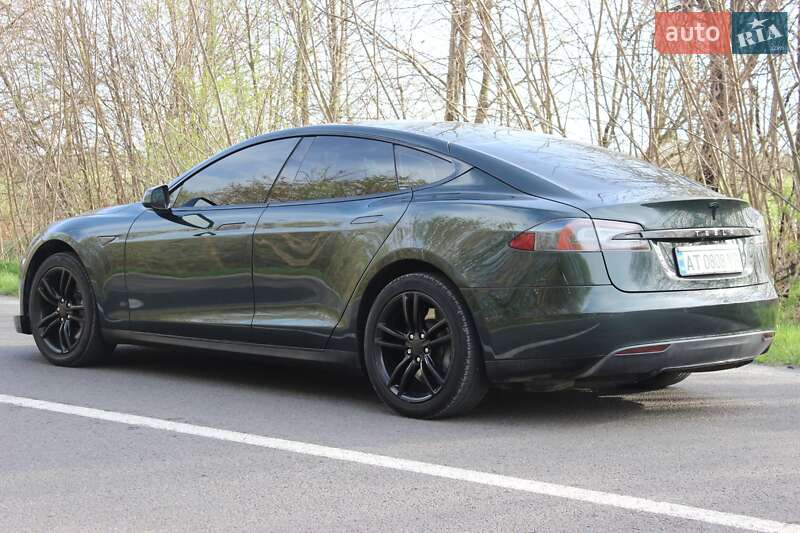 Tesla Model S 2014