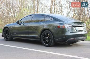 Лифтбек Tesla Model S 2015 в 