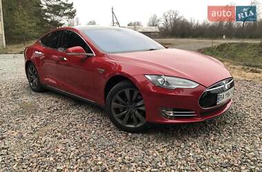 Лифтбек Tesla Model S 2014 в 