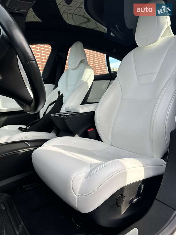 Лифтбек Tesla Model S 2017 в Львове