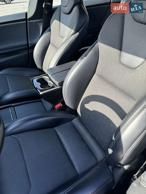 Ліфтбек Tesla Model S 2018 в Києві