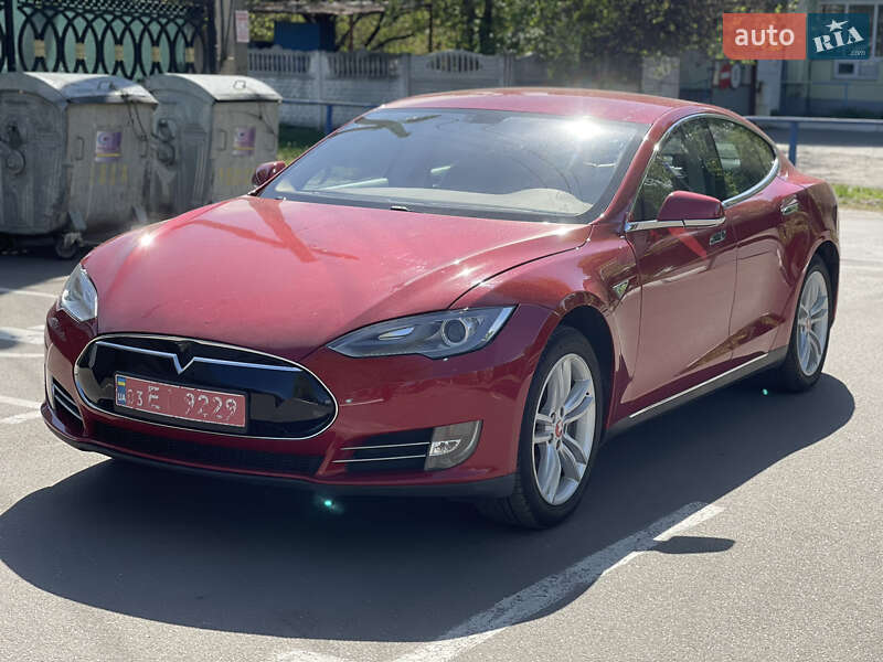 Лифтбек Tesla Model S 2013 в 