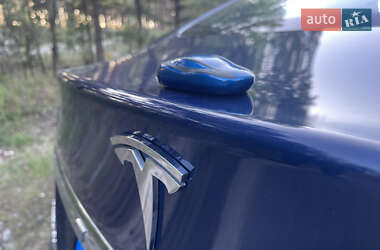 Лифтбек Tesla Model S 2016 в Киеве