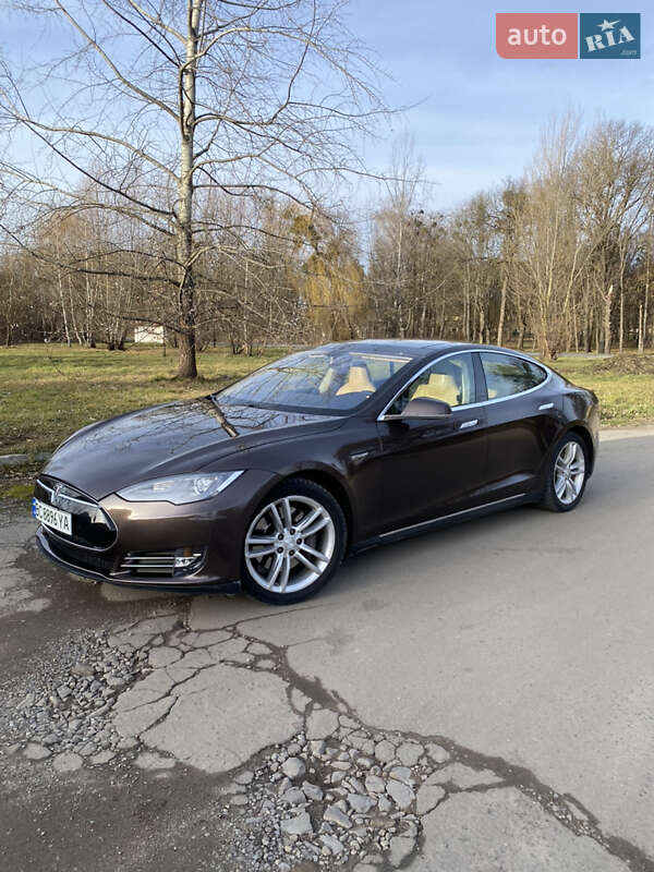 Tesla Model S 2014