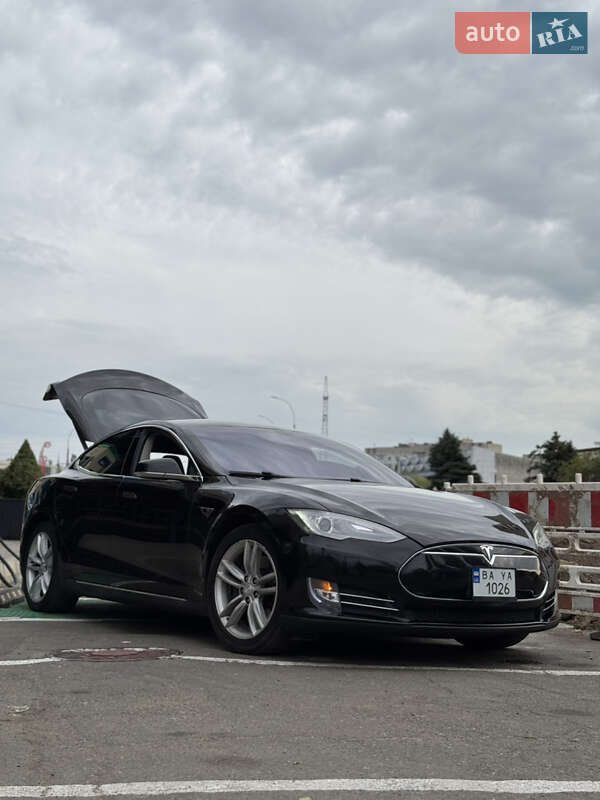 Ліфтбек Tesla Model S 2014 в Миколаєві