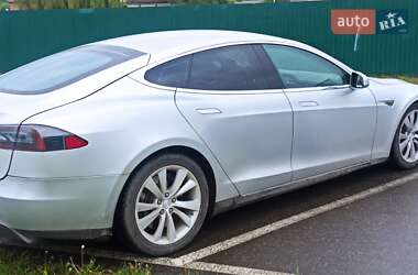 Лифтбек Tesla Model S 2013 в 