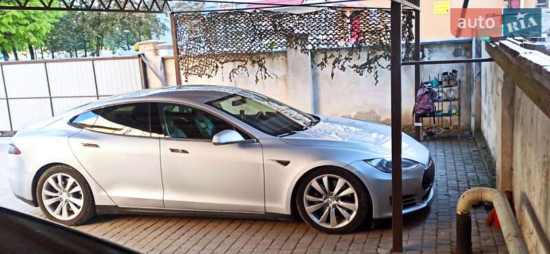 Лифтбек Tesla Model S 2013 в Богородчанах