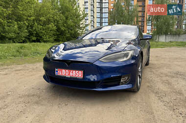 Лифтбек Tesla Model S 2016 в Луцке