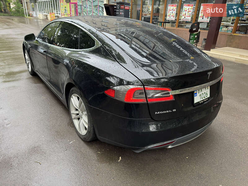 Ліфтбек Tesla Model S 2014 в Миколаєві