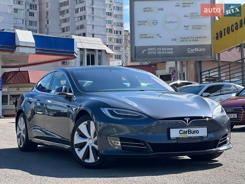 Tesla Model S 2020