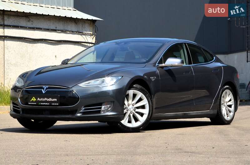 Лифтбек Tesla Model S 2016 в 
