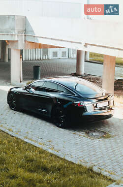 Ліфтбек Tesla Model S 2020 в 