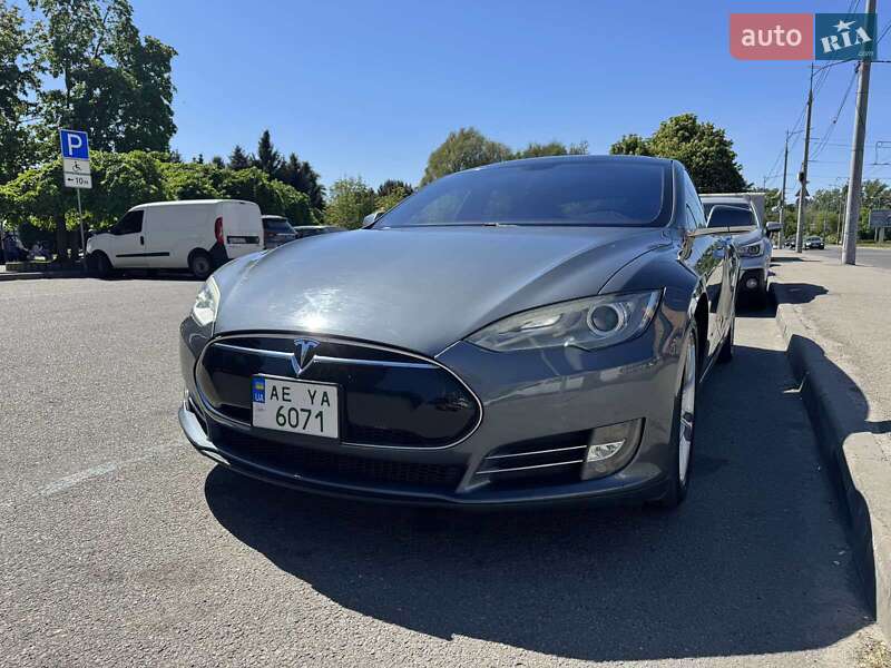 Tesla Model S 2013