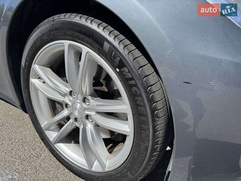 Лифтбек Tesla Model S 2013 в Днепре