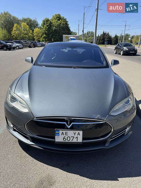 Лифтбек Tesla Model S 2013 в Днепре