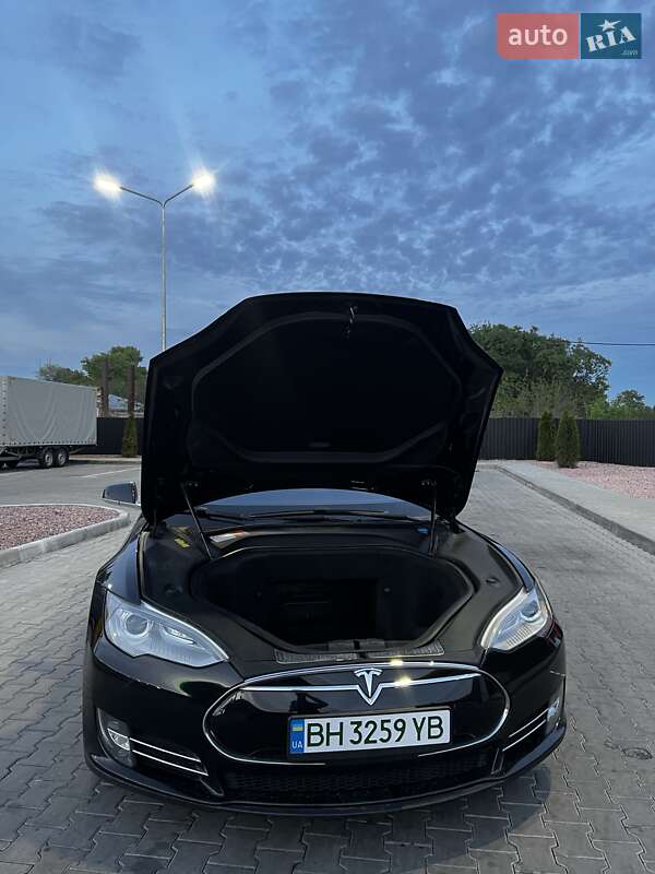 Лифтбек Tesla Model S 2013 в 