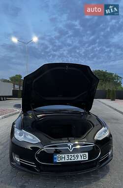 Лифтбек Tesla Model S 2013 в 