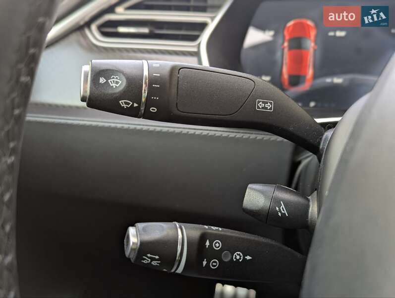 Лифтбек Tesla Model S 2015 в Киеве фото 26 Лифтбек Tesla Model S 2015 в Киеве