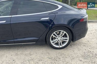 Лифтбек Tesla Model S 2014 в 