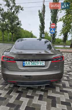 Ліфтбек Tesla Model S 2015 в 