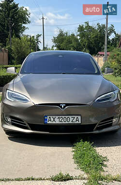 Лифтбек Tesla Model S 2016 в 