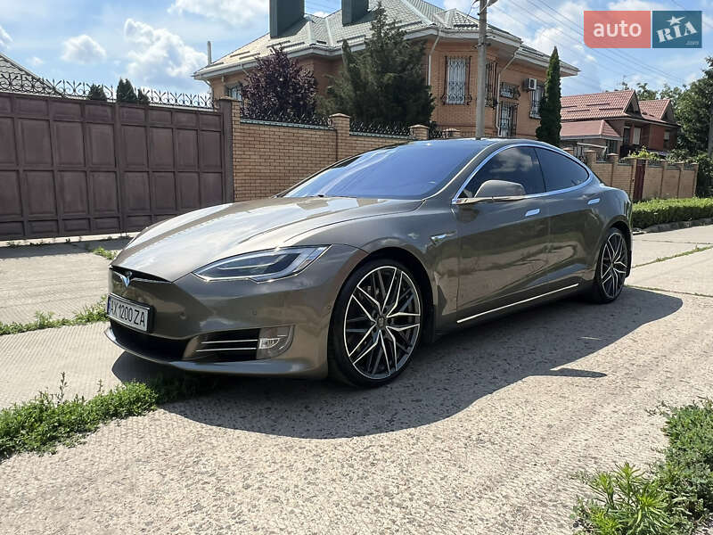 Лифтбек Tesla Model S 2016 в 