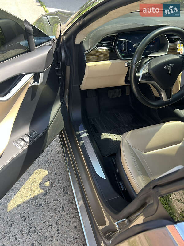 Ліфтбек Tesla Model S 2016 в Харкові фото 11 Ліфтбек Tesla Model S 2016 в Харкові