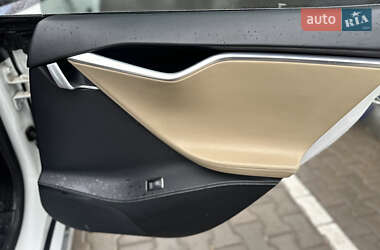 Лифтбек Tesla Model S 2016 в 