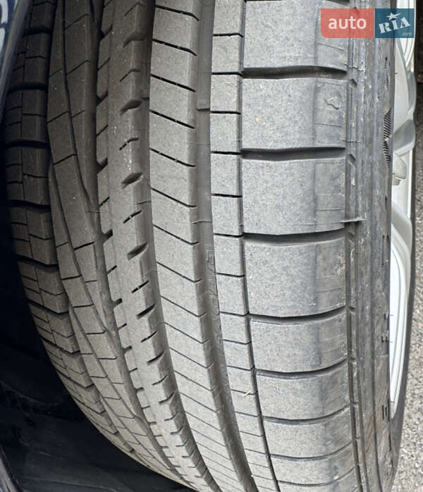 Лифтбек Tesla Model S 2014 в Киеве