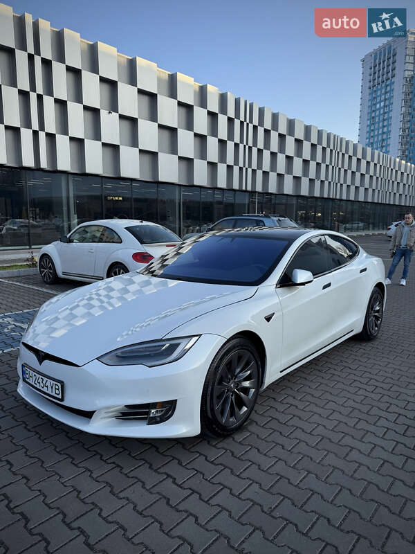 Ліфтбек Tesla Model S 2020 в 