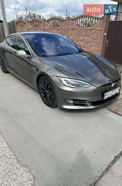 Лифтбек Tesla Model S 2016 в 