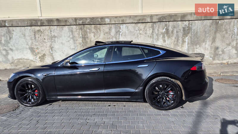 Лифтбек Tesla Model S 2017 в Львове