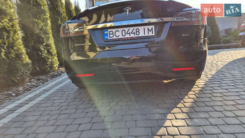 Лифтбек Tesla Model S 2017 в Львове