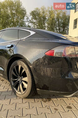 Лифтбек Tesla Model S 2014 в 