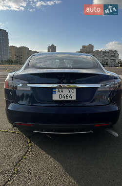 Лифтбек Tesla Model S 2015 в 